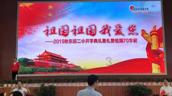 梦见两个男人拿两条蛇绑在我的头上？游戏画面
