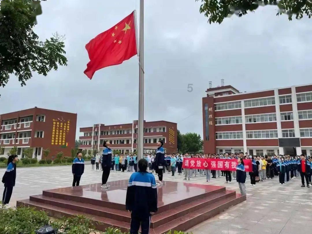 终于看不下去了?武磊前两场小组赛打门多次踢呲+空门不进